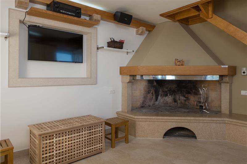 2 bedroom villa with pool and sea views in Bol, Brač Island, sleeps 4