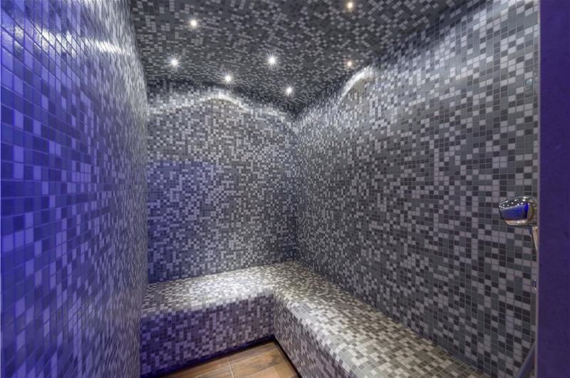 2 bedroom villa with pool and sea views in Bol, Brač Island, sleeps 4