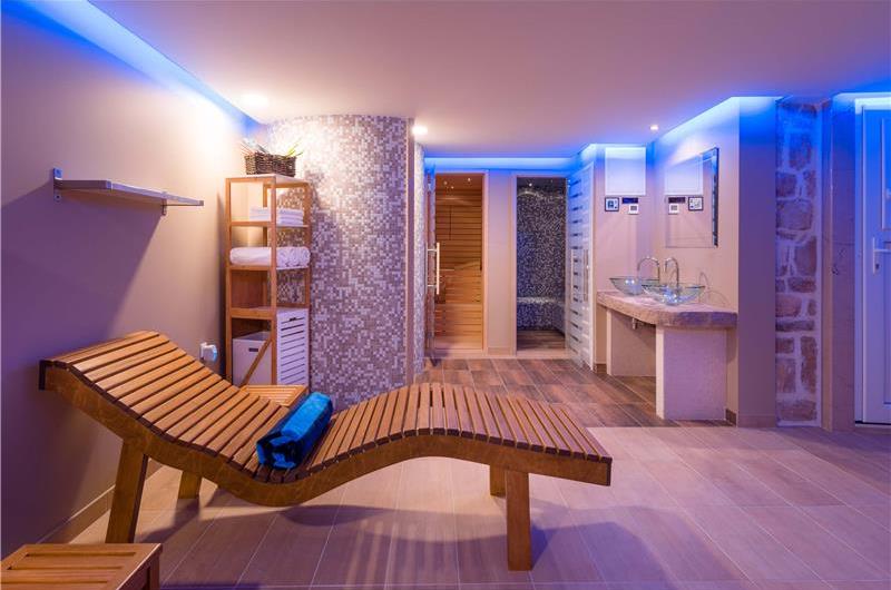 2 bedroom villa with pool and sea views in Bol, Brač Island, sleeps 4