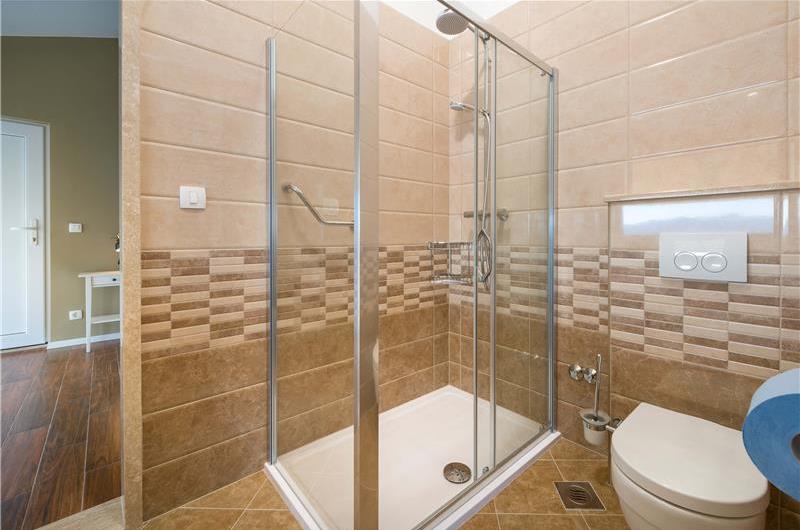 2 bedroom villa with pool and sea views in Bol, Brač Island, sleeps 4