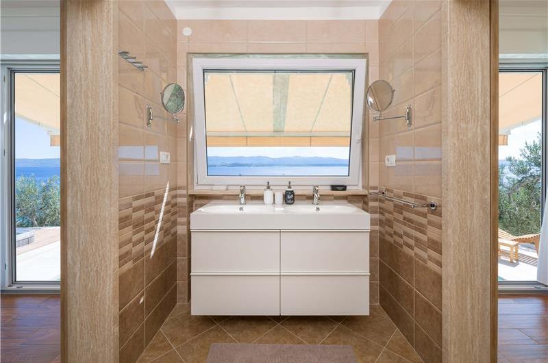 2 bedroom villa with pool and sea views in Bol, Brač Island, sleeps 4