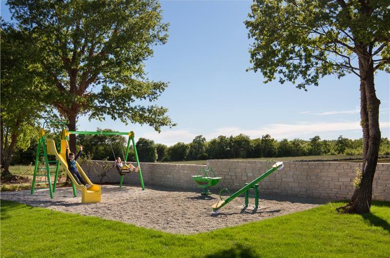 5 bedroom villa with pool near Pula, sleeps 10-12