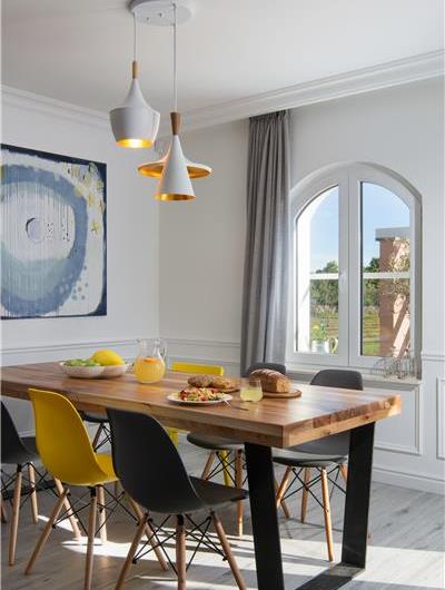 5 bedroom villa with pool near Pula, sleeps 10-12