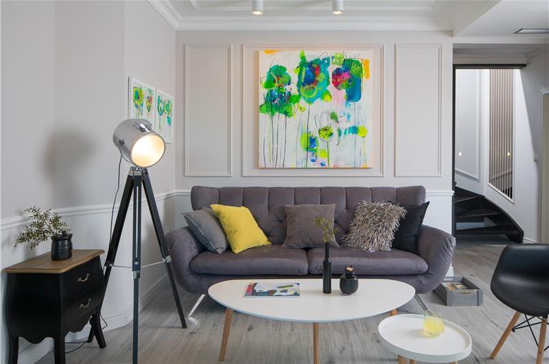 5 bedroom villa with pool near Pula, sleeps 10-12