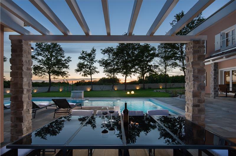 5 bedroom villa with pool near Pula, sleeps 10-12