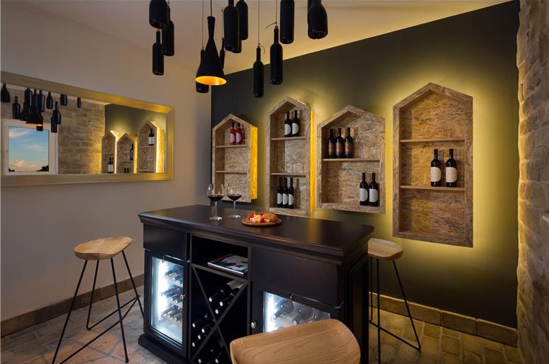 5 bedroom villa with pool near Pula, sleeps 10-12