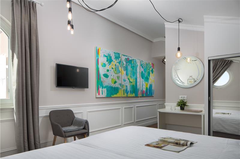 5 bedroom villa with pool near Pula, sleeps 10-12