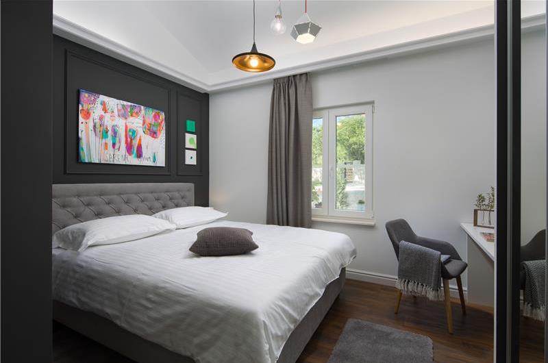 5 bedroom villa with pool near Pula, sleeps 10-12