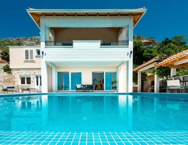 Sea-view villa in Mlini, photograph 1