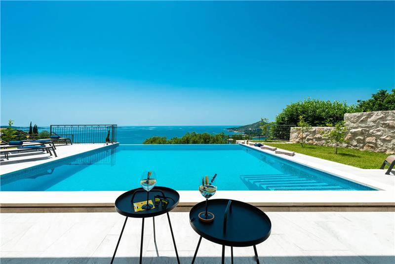 Sea-view villa in Mlini, photograph 23