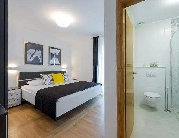 3 bedroom villa with infinity pool in Mlini, sleeps 6