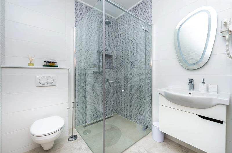 3 bedroom villa with infinity pool in Mlini, sleeps 6