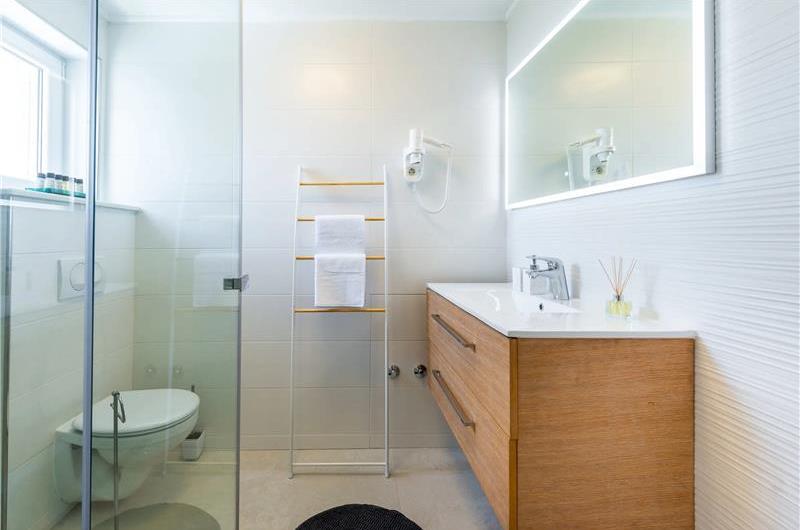 3 bedroom villa with infinity pool in Mlini, sleeps 6