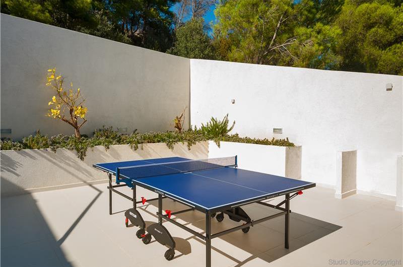 5 bedroom villa with heated infinity pool and sea views near Milna, Brac Island, sleeps 10