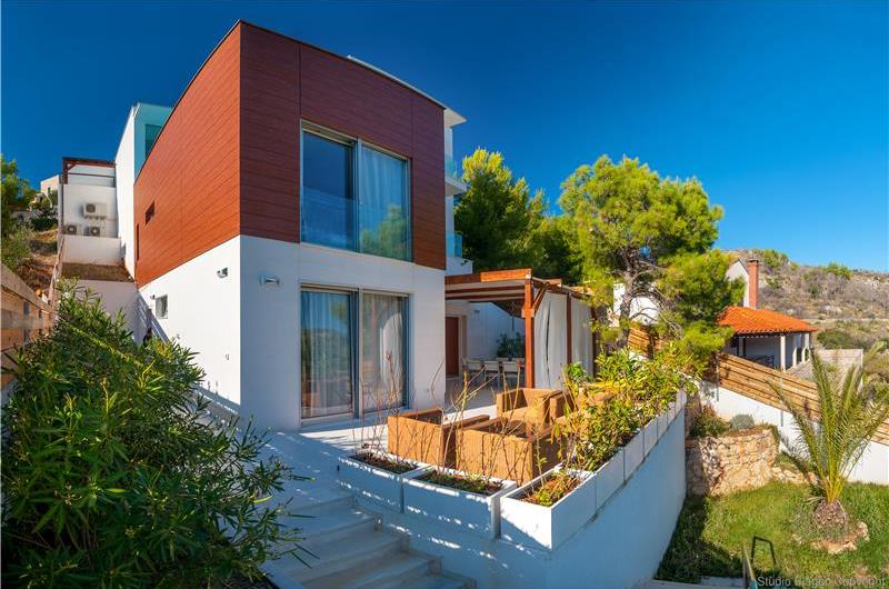 5 bedroom villa with heated infinity pool and sea views near Milna, Brac Island, sleeps 10