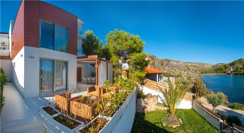 5 bedroom villa with heated infinity pool and sea views near Milna, Brac Island, sleeps 10