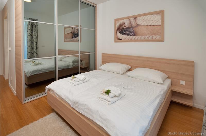 5 bedroom villa with heated infinity pool and sea views near Milna, Brac Island, sleeps 10