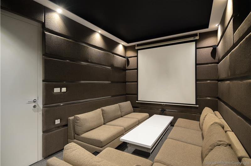 5 bedroom villa with heated infinity pool and sea views near Milna, Brac Island, sleeps 10