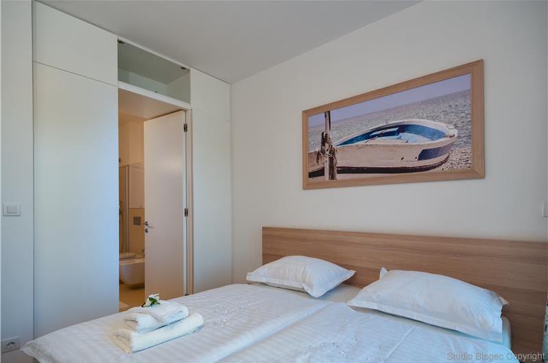 5 bedroom villa with heated infinity pool and sea views near Milna, Brac Island, sleeps 10