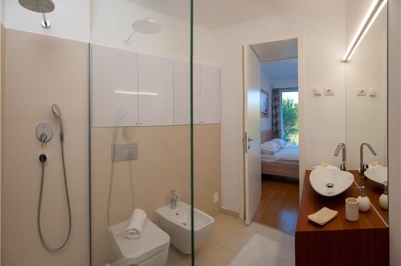 5 bedroom villa with heated infinity pool and sea views near Milna, Brac Island, sleeps 10