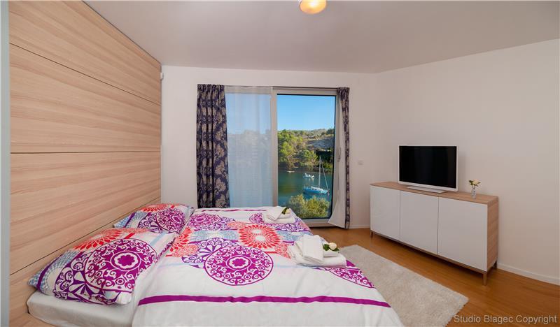 5 bedroom villa with heated infinity pool and sea views near Milna, Brac Island, sleeps 10