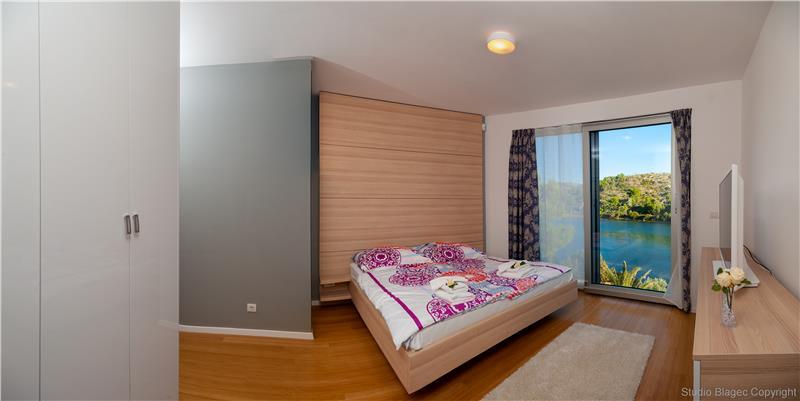 5 bedroom villa with heated infinity pool and sea views near Milna, Brac Island, sleeps 10