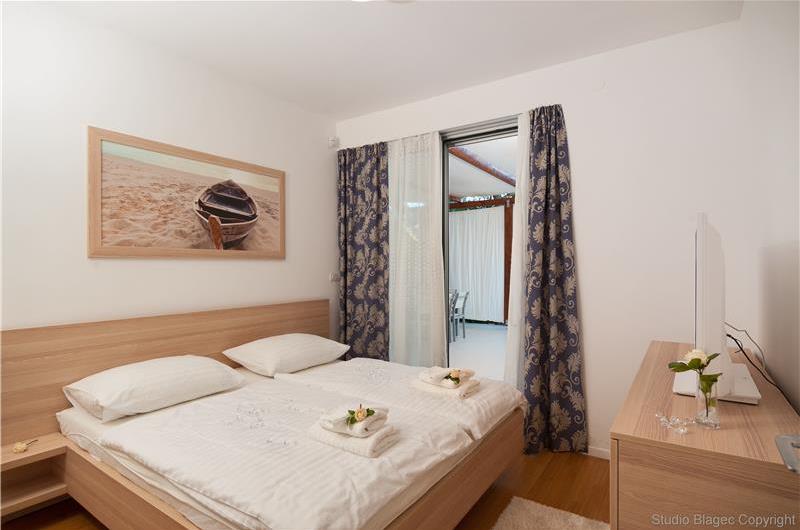 5 bedroom villa with heated infinity pool and sea views near Milna, Brac Island, sleeps 10