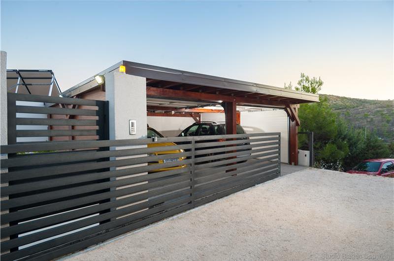 5 bedroom villa with heated infinity pool and sea views near Milna, Brac Island, sleeps 10