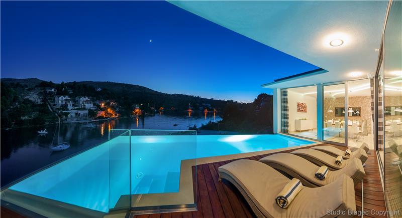 5 bedroom villa with heated infinity pool and sea views near Milna, Brac Island, sleeps 10
