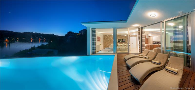 5 bedroom villa with heated infinity pool and sea views near Milna, Brac Island, sleeps 10