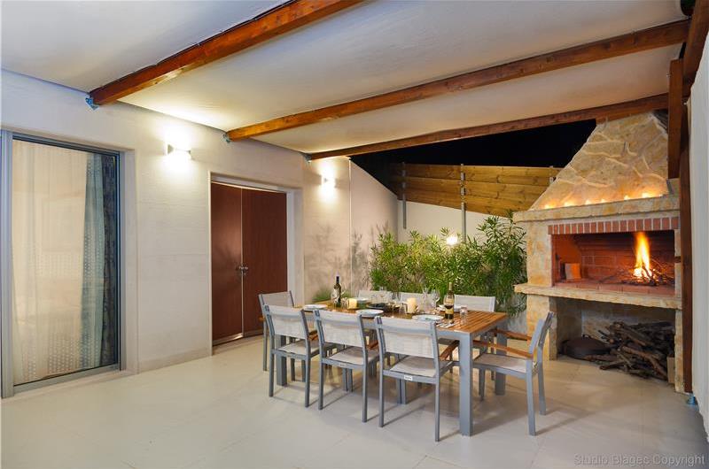 5 bedroom villa with heated infinity pool and sea views near Milna, Brac Island, sleeps 10