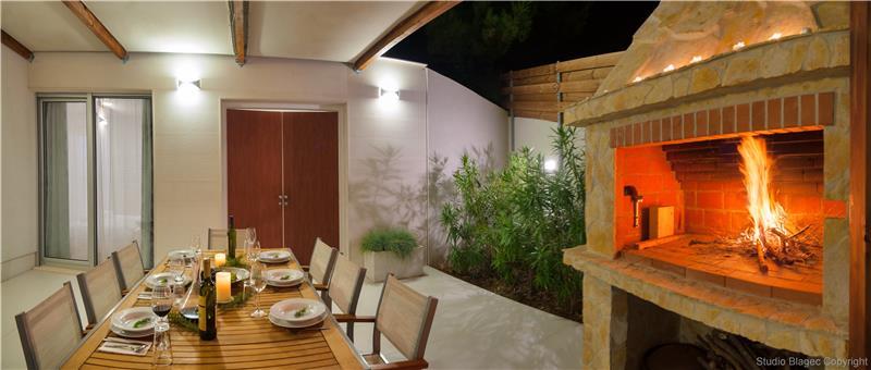 5 bedroom villa with heated infinity pool and sea views near Milna, Brac Island, sleeps 10