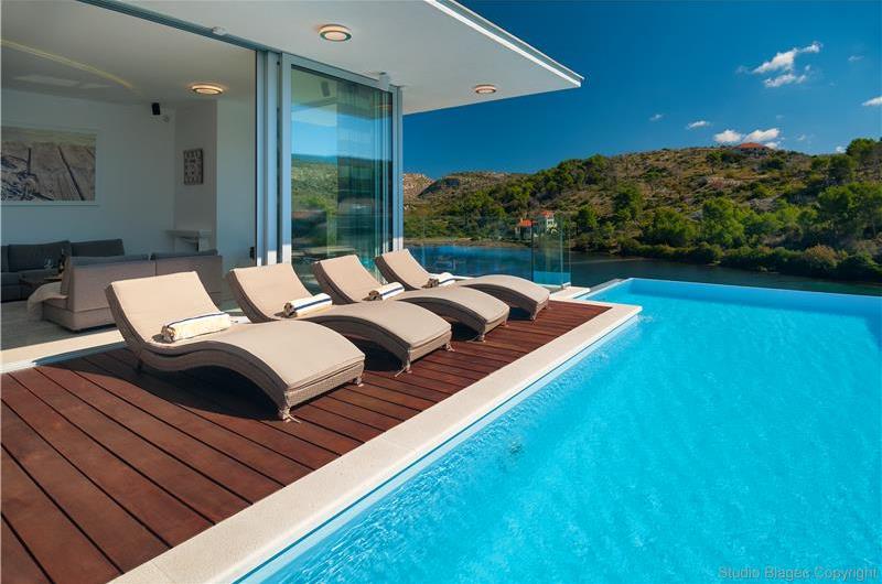 5 bedroom villa with heated infinity pool and sea views near Milna, Brac Island, sleeps 10