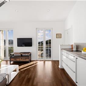 9-Bedroom Villa with Exceptionally Large Heated Pool and Sea Views near Trogir – Sleeps 18- 22