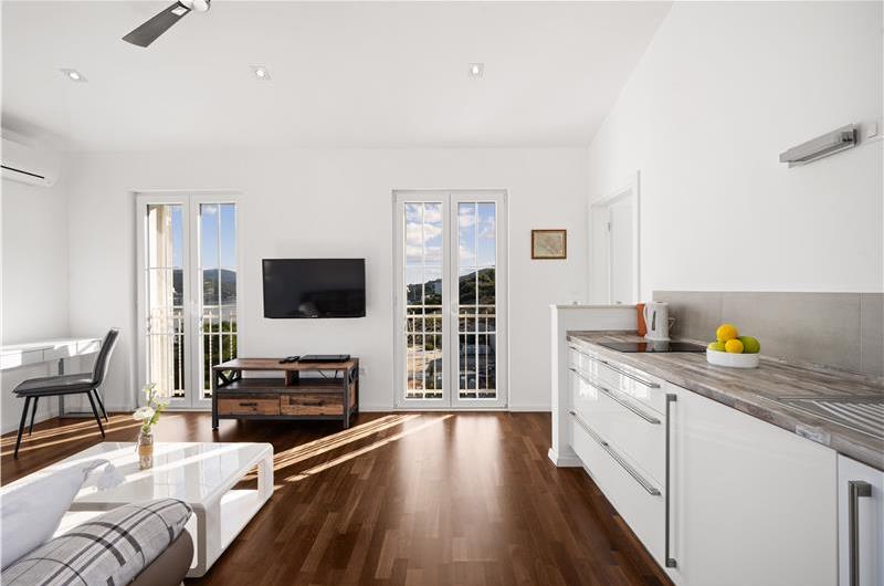 9-Bedroom Villa with Exceptionally Large Heated Pool and Sea Views near Trogir – Sleeps 18- 22