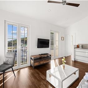 9-Bedroom Villa with Exceptionally Large Heated Pool and Sea Views near Trogir – Sleeps 18- 22