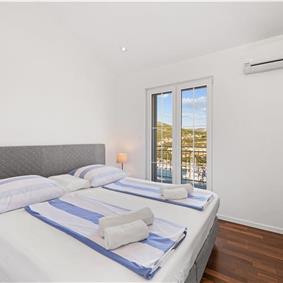 9-Bedroom Villa with Exceptionally Large Heated Pool and Sea Views near Trogir – Sleeps 18- 22