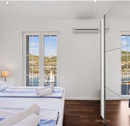 9-Bedroom Villa with Exceptionally Large Heated Pool and Sea Views near Trogir – Sleeps 18- 22