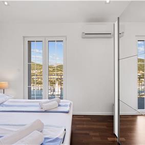 9-Bedroom Villa with Exceptionally Large Heated Pool and Sea Views near Trogir – Sleeps 18- 22