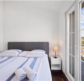 9-Bedroom Villa with Exceptionally Large Heated Pool and Sea Views near Trogir – Sleeps 18- 22