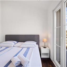 9-Bedroom Villa with Exceptionally Large Heated Pool and Sea Views near Trogir – Sleeps 18- 22