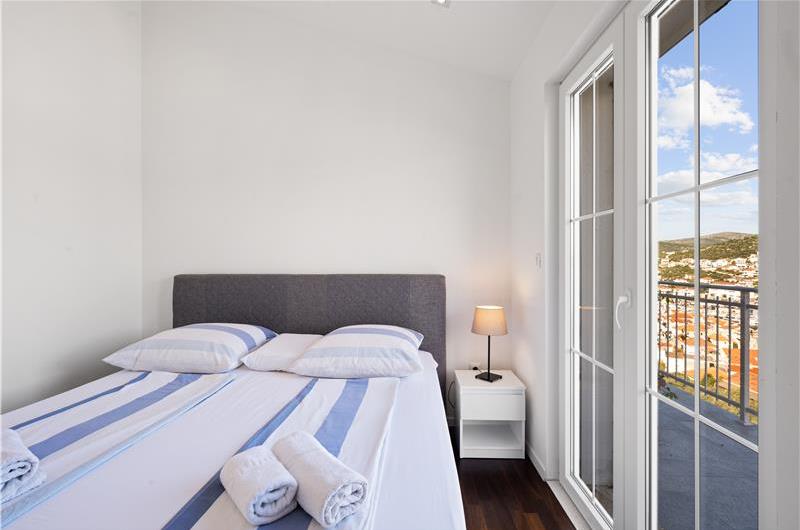 9-Bedroom Villa with Exceptionally Large Heated Pool and Sea Views near Trogir – Sleeps 18- 22