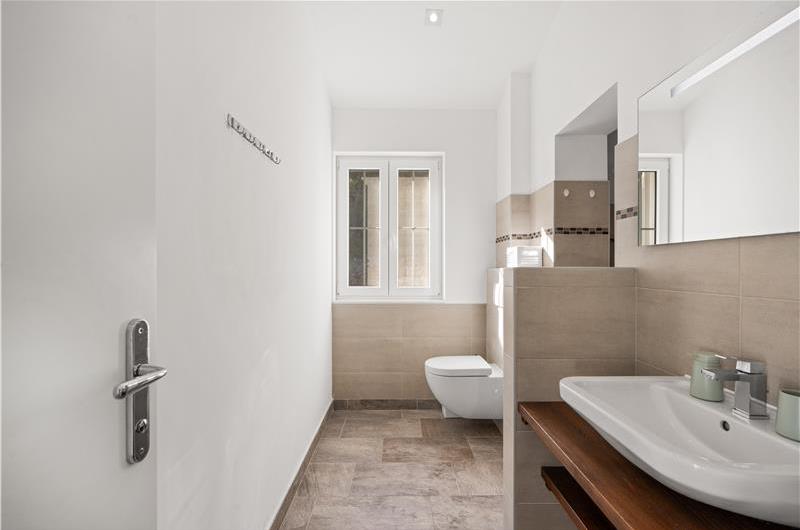 9-Bedroom Villa with Exceptionally Large Heated Pool and Sea Views near Trogir – Sleeps 18- 22