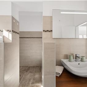 9-Bedroom Villa with Exceptionally Large Heated Pool and Sea Views near Trogir – Sleeps 18- 22