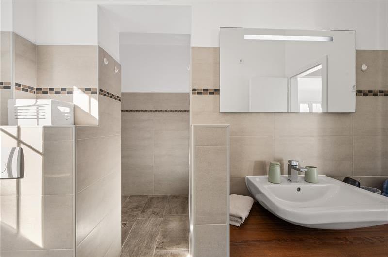 9-Bedroom Villa with Exceptionally Large Heated Pool and Sea Views near Trogir – Sleeps 18- 22