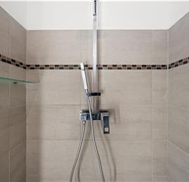 9-Bedroom Villa with Exceptionally Large Heated Pool and Sea Views near Trogir – Sleeps 18- 22