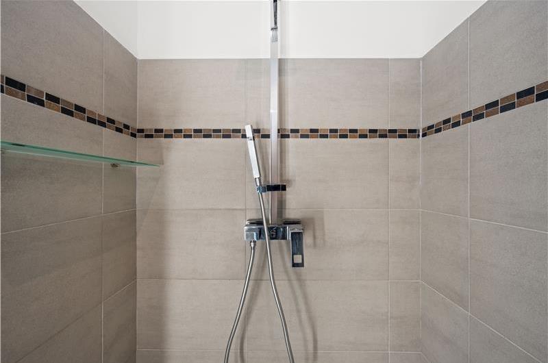 9-Bedroom Villa with Exceptionally Large Heated Pool and Sea Views near Trogir – Sleeps 18- 22