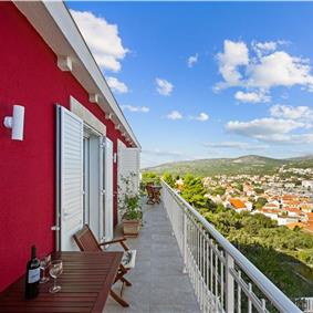 9-Bedroom Villa with Exceptionally Large Heated Pool and Sea Views near Trogir – Sleeps 18- 22