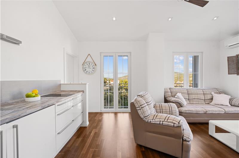 9-Bedroom Villa with Exceptionally Large Heated Pool and Sea Views near Trogir – Sleeps 18- 22