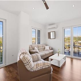 9-Bedroom Villa with Exceptionally Large Heated Pool and Sea Views near Trogir – Sleeps 18- 22